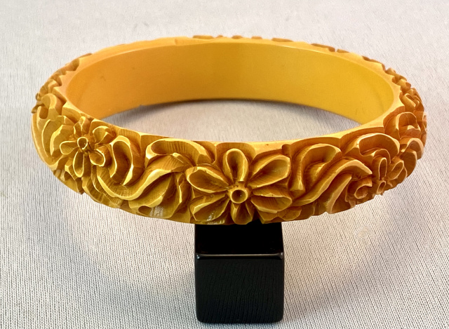 BB168 corn all over deep floral carving bakelite bangle